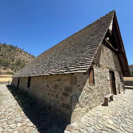 Anastasi Tiny Homes- Mountain Views, Garden & Terrace, Pet Friendly Lodge