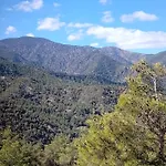 Anastasi Tiny Homes- Mountain Views, Garden & Terrace, Pet Friendly