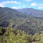 Anastasi Tiny Homes- Mountain Views, Garden & Terrace, Pet Friendly Gerendaház