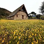 Anastasi Tiny Homes- Mountain Views, Garden & Terrace, Pet Friendly Gerendaház