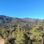 Anastasi Tiny Homes- Mountain Views, Garden & Terrace, Pet Friendly Какопетрия