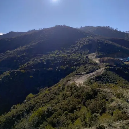 Anastasi Tiny Homes- Mountain Views, Garden & Terrace, Pet Friendly