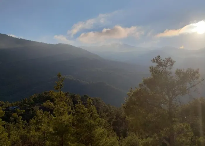 Anastasi Tiny Homes- Mountain Views, Garden & Terrace, Pet Friendly Lodge Kakopetria